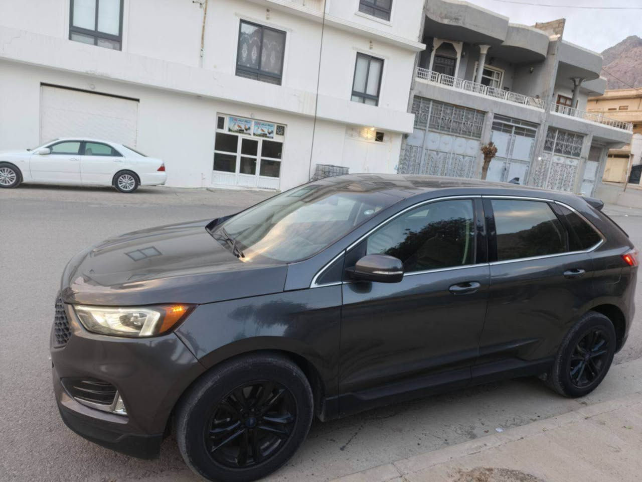 فۆرد ئیدج 2020 چوارپستن 
پانۆڕاما شەغال برێک بەسمە
 سندوق کۆنڕۆڵ
کامێرا شاشە گەورە
سەنەوی تازەیە
بێ مەسرەف شوێن ڕانیە 
نرخ 130 گەڵاو کەمێک مەجال
ژ.م ***********

ڕەقەم شانسی 2FMPK4J99LBA99526

*********** رانية, السليمانية
