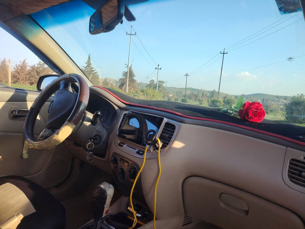 السلام عليكم..
للبيع سيارة كيا ريو موديل 2008، تكسي رقم نجف.
شرط التحويل
المحرك:   1600 محرك وكير شرط الفحص.

الحالة الميكانيكية: السيارة نظيفة وجاهزة للشغل، مصفّرة هيئة وغرامات.

الضرر: يوجد ضرر في التكمة اليسرى الأمامية

السعر: (75$) "بيه مجال بسيط للطيبين".

المكان: (موصل /سد الموصل) 

للاستفسار والتواصل / واتساب : ( *********** )
