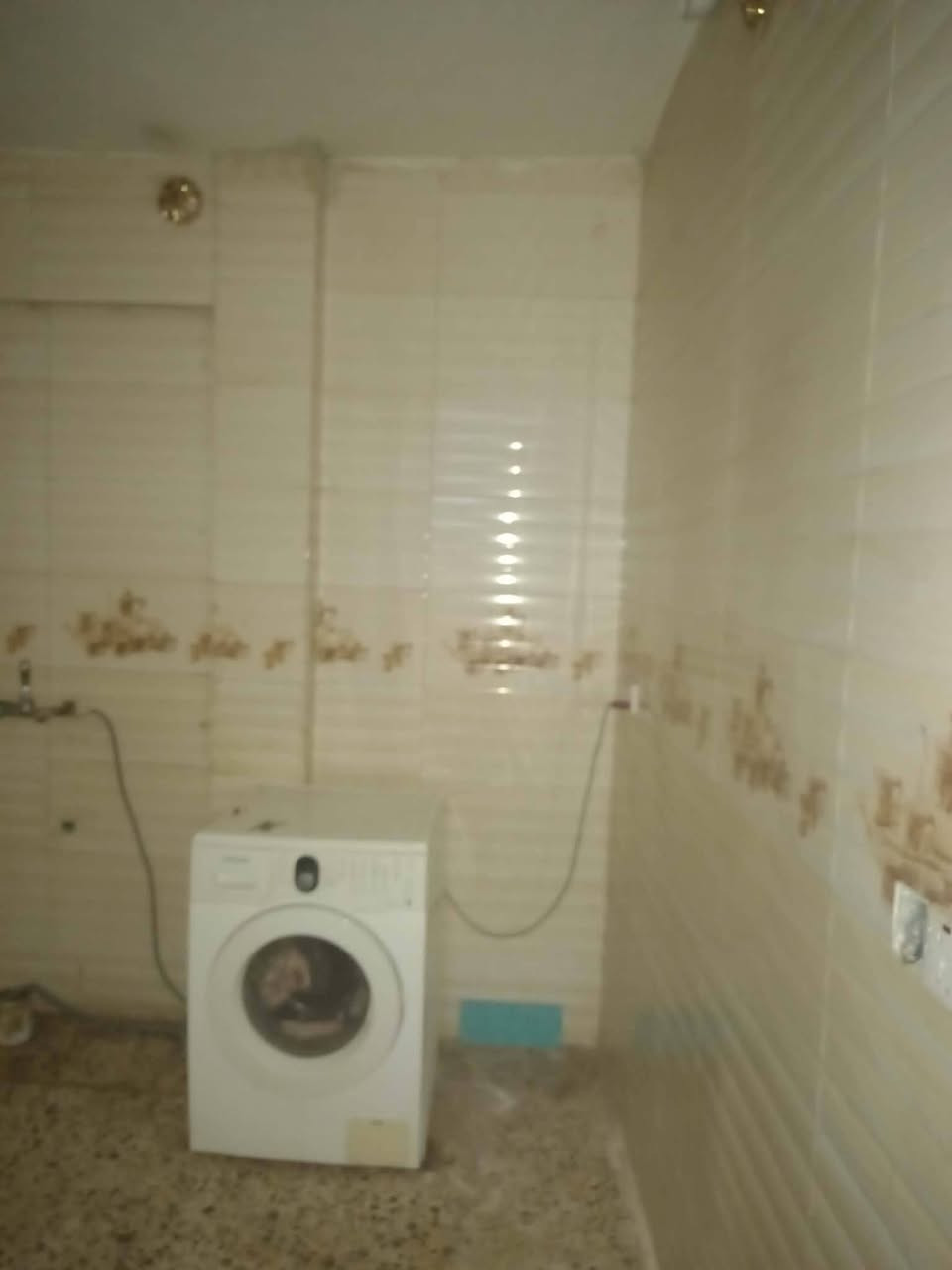 السلام عليكم طابق ثاني يحتوي على 2 غرفة ومطبخ ونت مجاني ويا البيت معزول مي وكهرباء قرب مدرسة السماحة للاستفسار واتساب او اتصال***********
