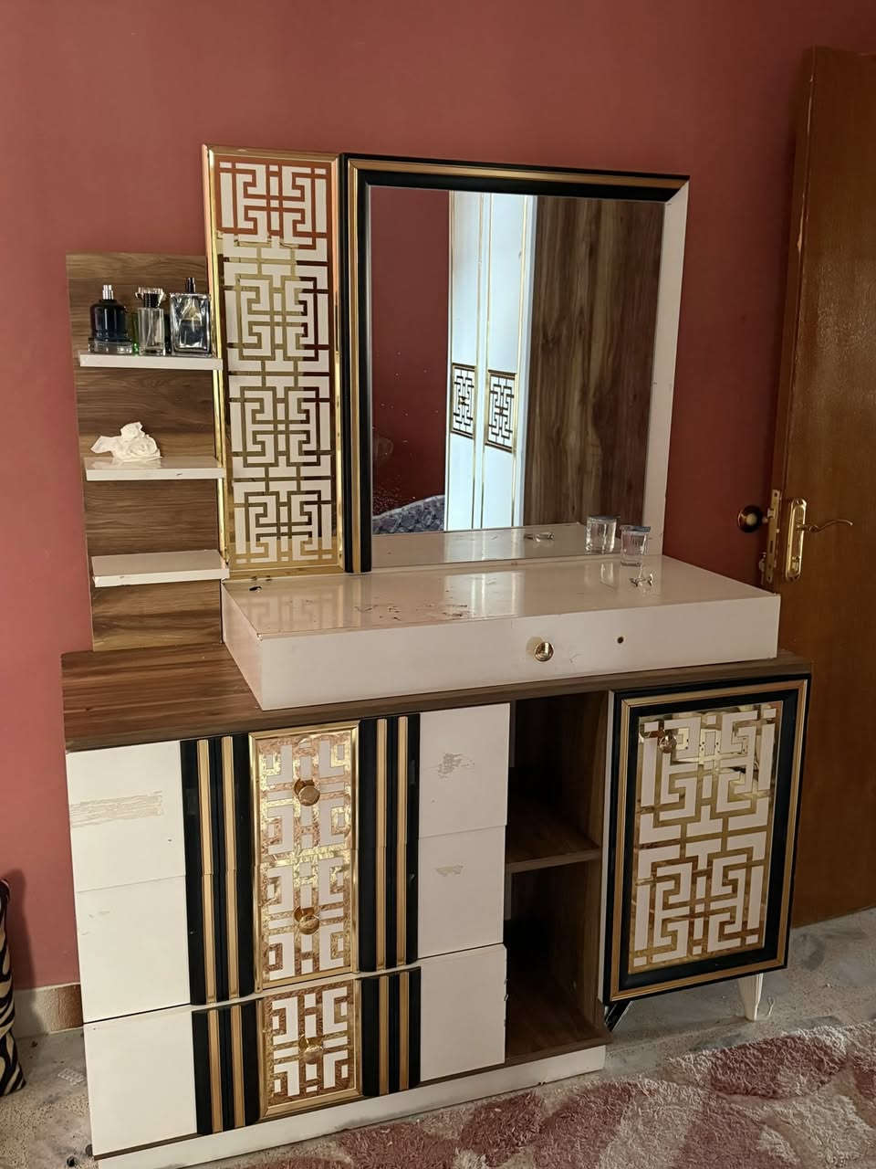 سلام عليكم اثاث بيت كامل النضافه كلش قويه والاغراض كلها اخو الجديد المكان بسليمانيه بختياري
غرفه نوم+سبلت+ثلاجه بابين+ثلاجه براد+كراسي وميز طعام+4ميز تلفزيون+كاونتر المنيوم الي يكسر بالسعر لايتصل الله يخليكم  وعندي تخم تركي اصلي 20 نفر يعني تخمين
***********
