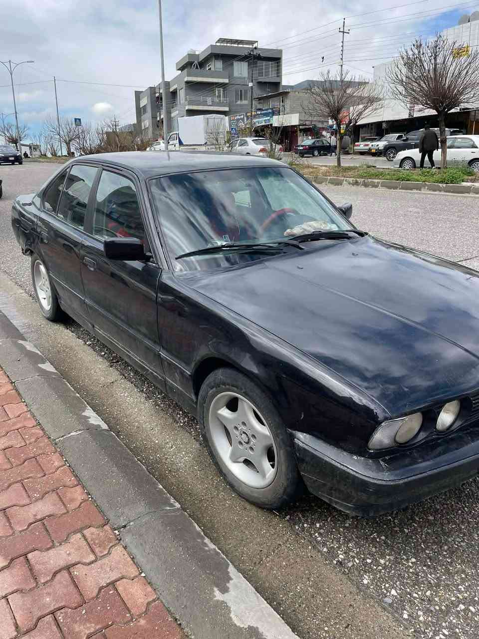 مۆدێل ١٩٩٢ ..
٥٢٠ گێر عادی . تاقم وایەر بووش . ئارمو ئەوەلیات بەشەرت . تازە بۆیاخ . بەرگە درگای فۆرمیکا . گەرمی ئیش ئەکات . بێ تەقەو رەقە . مەکینەی دووکەڵێکی کەمی هەیە ..***********
٢٧ مەجالیکی کەم سلیمانی السليمانية, العراق
