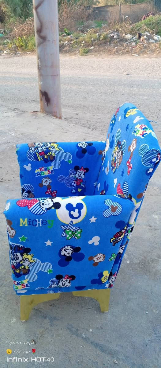 السلام عليكم كراسي للبيع مال اطفال خشب عراقي العنوان حي سومر قرب جامع مالك الملك دوشمه المهندس***********

