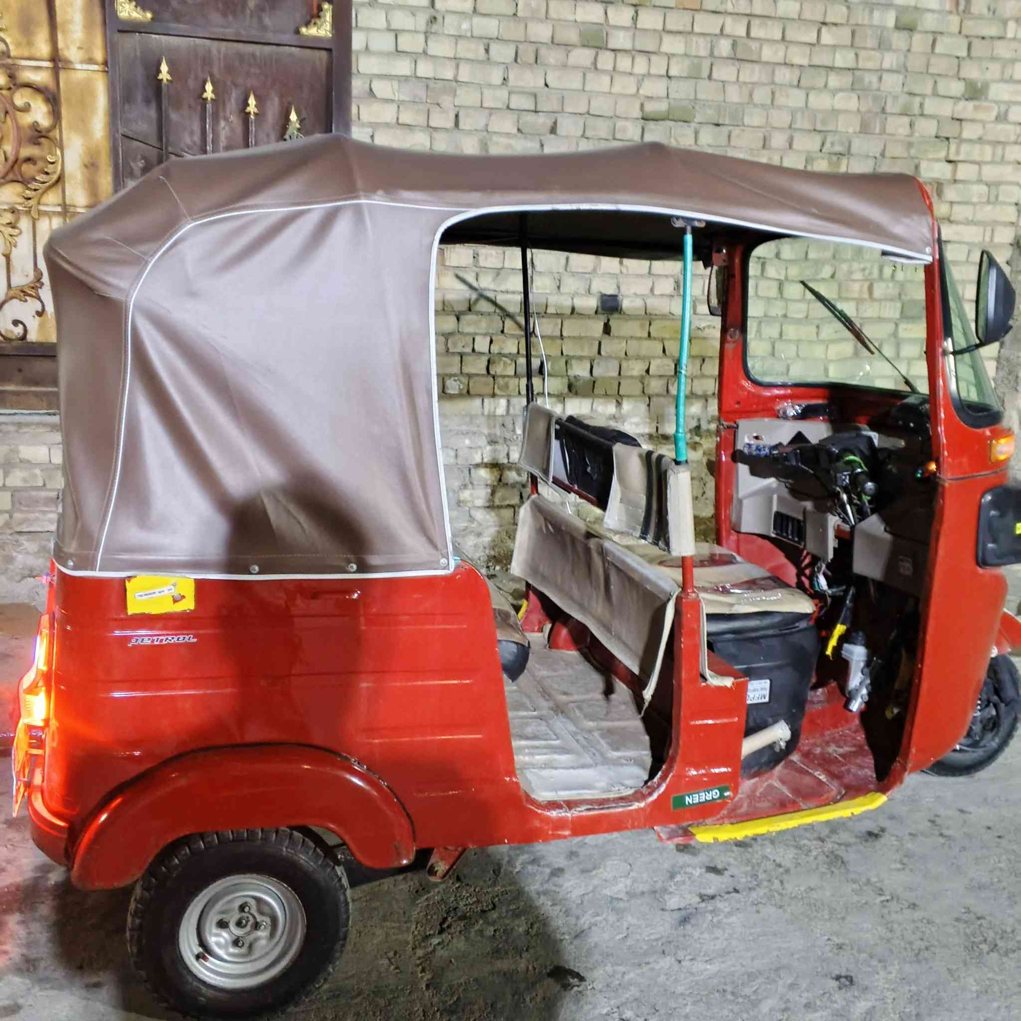 سلام عليكم تكتك البيع موديل 17شهر 12معمره ومصبوغه حزام رقم سنويه مكينه عشرين سعر 5ملاين وبيه مجال عنوان حي النصر بغداد***********
