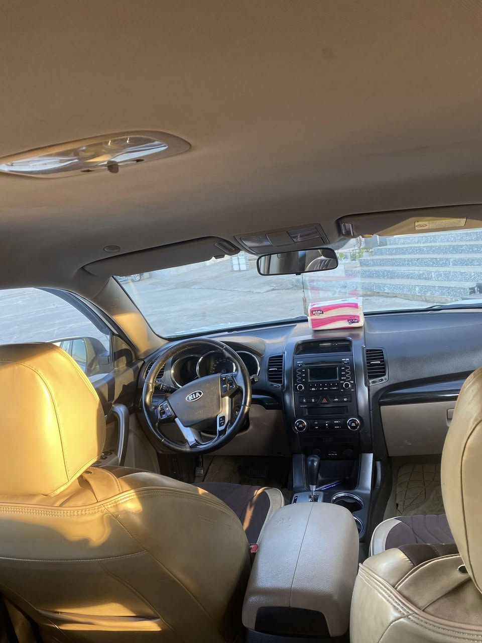 السلام عليكم كيا سورنتو 2013رقم دهوك جديد فول مواصفات ما عدا البصمة والبانوراما السيارة بيها صبغ بوند فقط بدون دواخل مكينه مفتوح بس مبدل رواجز  
السعر 148وبيها مجال 
للاتصال على الرقم ***********او ***********
