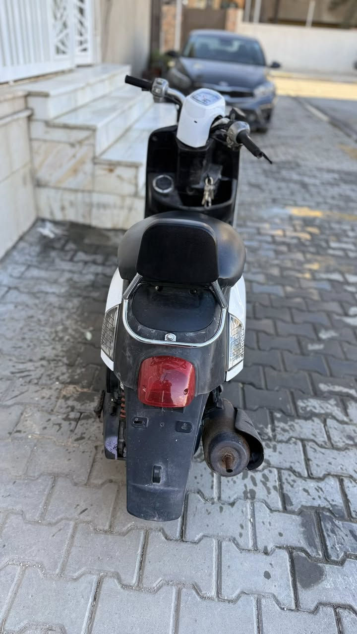 ماكس بوليسي موديل ٢٠١٠
مكينة ما مفتوحة نكرة سلف 
السعر ٨٠٠ 
***********
