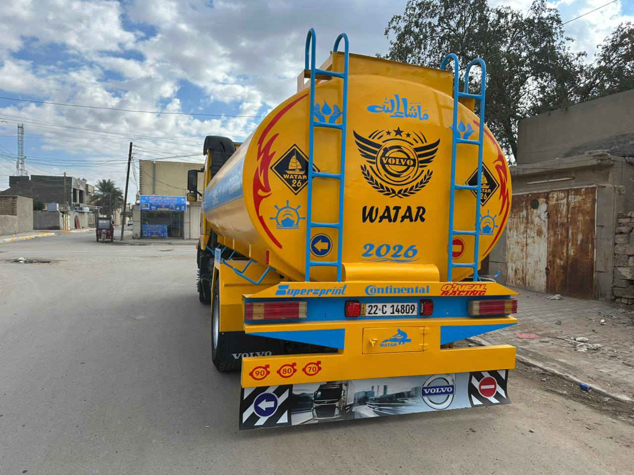 للبيع 
تنكر فالفو شيطان 
موديل 2002
رقم وفحص وهزه جديد أربيل
تانكي 16 ألف 
تخم تاير باتريات جديده 
كهربائيات جديده
محرك إنجكتر
كير 4/4
محرك خيط بخار 
رقم صاحب السياره 
*********** أبو كرار
