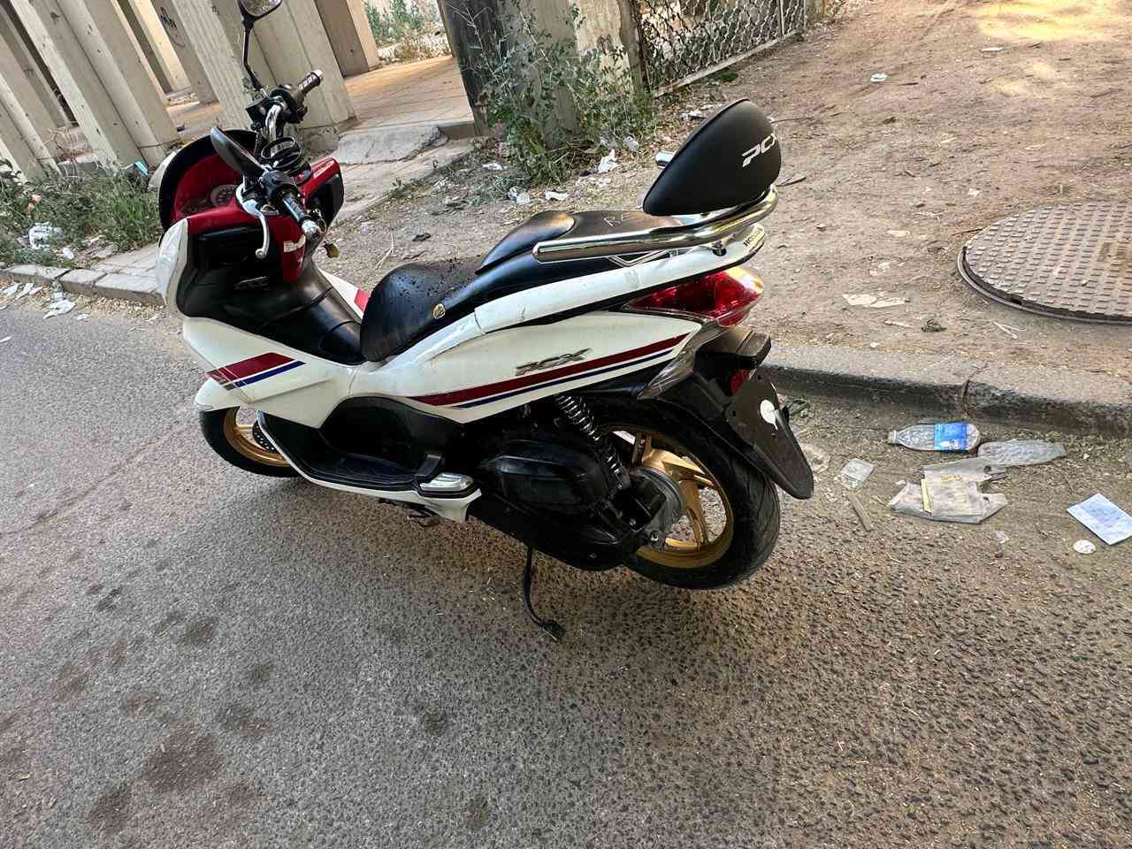 بيسي اكس مكينة ١٢٥ دراجه مابيها اي نقص مكينتها بلاديه وكفراتها بلاديه مكاني بغداد رحمانيه الجعيفر قرب مقهى البيروتي ***********

