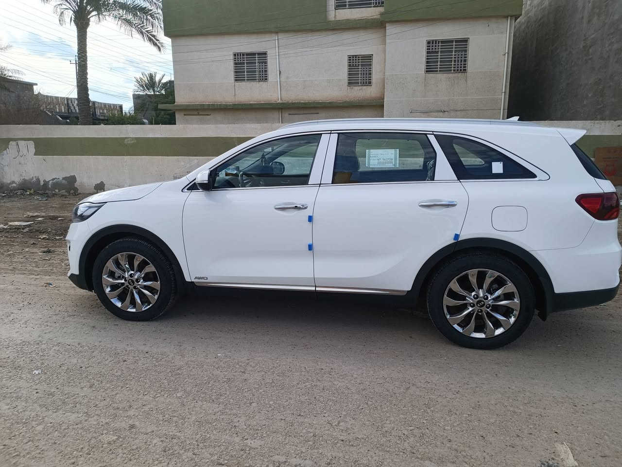 السلام عليكم ورحمه الله وبركاته
سورنتو رقم بغداد موديل 2020 
 ماشيه 45 حقيقي دك جرس
محرك 3500 6 سلندر 
كير 8 نمر  
فول عدا الخمس كامرات بانوراما 
سبعه راكب ثلاث قطع تبريد  
 تحكم ستيرن جهتين +نضام شحن لاسلكي 
كاميرا خلفية دوارة 4  أنظمة قياده 
حساس خلفي امامي ميري شفط 
كراسي جلد كهرباء +الاماميات تدفئة تبريد 
والخلفيات تدفئة فقط 
دبل شباك حساس امامي خلفي 
ترحيب 
العنوان بغداد ابو غريب  السعر 283 
مواصفات الفول معروفه 
الاتصال *********** موجود واتساب
