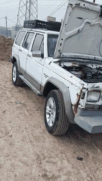 سياره جيب شيروكي موديل 1992  سياره حلوه كهربياً سترد حلوه تخم تاير سيا...