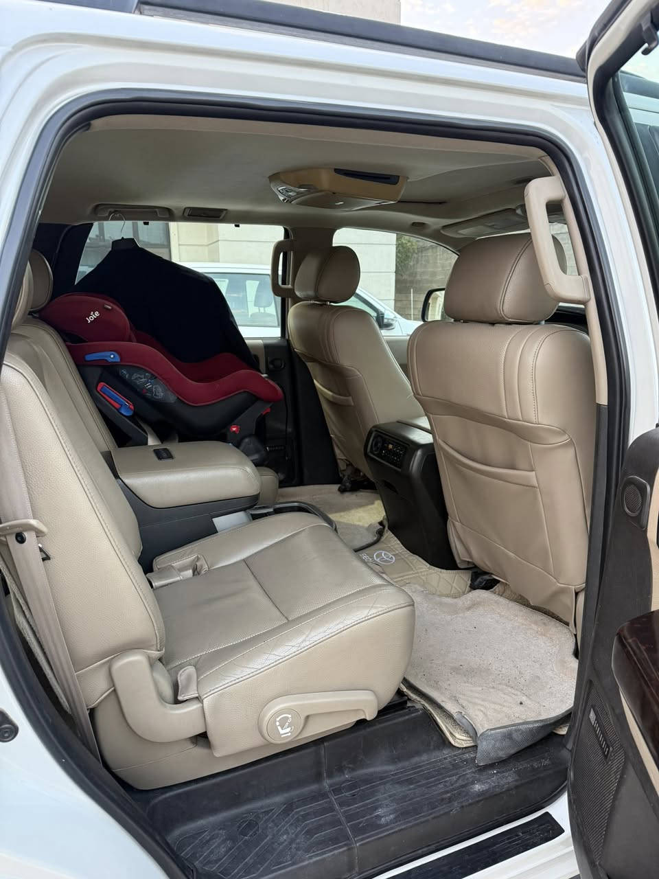 السلام عليكم
سيكويا ٢٠٠٩ خليجي بلاتنيوم للبيع السيارة ماشية ١٤٠ الف حقيقي نظيفة جداً مكفولة من الضربة، السيارة عليها ادامة كاملة من شركة ساز تشمل تبديل هايدروليك الكير مع الفلتر تبديل دهن البريك تبديل دهن بور ستيرن تبديل سي اويل للاكسل الخلفي، السيارة شادلها تخم تاير اطلس تايلندي جديد مع السبير مع فلنجات جديدة وتخم دسكات مع دسكات السايد بريك مع تنظيف حجرة المحرك وتنظيف منظومة الوقود، السيارة شادلها منظومة تبريد جديدة بالكامل مع تبديل كومبريسر دينزو اصلي ( سعره ٥٠٠ الف)، السيارة شادلها شاشة اندروير رام ٨ كيكا ( سعرها ٣٠٠ دولار)، جميع كهربائيات السيارة شغالة بضمنها باب الصندوق الخلفي والمرايات، قايش السيارة مع الرولة والضاغطة جديد، صدر السيارة جديد مع تخم دبلات كهربائية اصلية للسيارة ( سعرها ١٠٠٠ دولار)، السيارة شادلها عازل صوت وحرارة بالكامل للابواب والارضية والسقف،

رقم السيارة مميز اربع ارقام والسنوية الى ٢٠٣٠

اخوان السيارة جديدة وناعمة جدا بالمشي، مالجني الف متصرف عليها

مكان السيارة بغداد / الدورة / البوعيثة

السعر  (٢٣) الف دولار وبي مجال بسيط

للاستفسار،  الاتصال بالرقم: ***********
