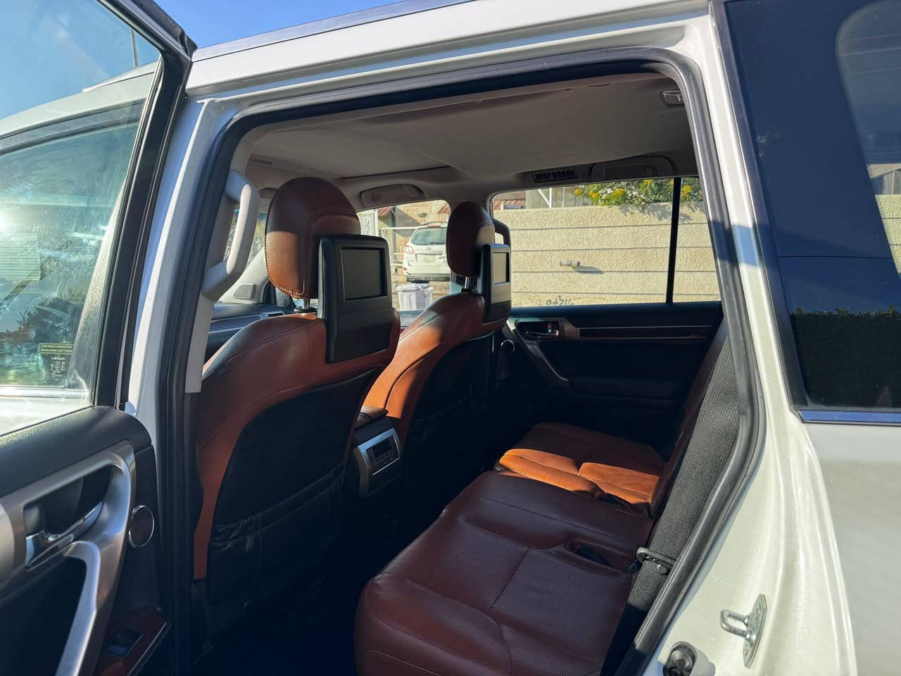 السلام عليكم اخوان
للبيع لكزز GX460 V8 موديل 2014

وارد : خليجي رقم بغداد

عداد : 148,500 KM

محرك و كير  وكهربائيات مكفول.

السيارة مكفولة من الصبغ والضربة فقط دعاميات مصبوغة

المواصفات : 

سياره داخل جوزي واسود 

جكات تصعد وتنزل السياره 

مري قلاب مع البك R

شاشات عدد 3 

رادار امامي + جانبي 

كشنات حار  +بارد + ثنين كراسي كهرباء الامامي + مقاعد الصف الثالث طوي كهرباء

كشن سايق خزن مموري 

اربع كامرات 360 درجه 

ستيرن كهرباء خزن + ستيرن تدفئ 

تشغيل عن بعد 

فتحه بل سقف بصمات عدد 2 

اعلى موصفات بال لكزز فول للاخير 1/1 

مكاني بغداد 

مكلف بالنشر ... صاحب السيارة تفاصيله اسفل 

Mohammed Ahmed Alzaidy 

رقم التلفون *********** 

سعر 35.000$ وبي مجال
