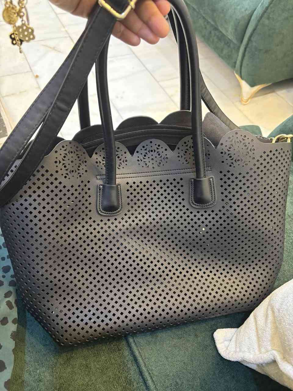 جنطه ماخذتها غاليه لبستها شي بسيط غميجهً وبطنها جنطه صغيره ثابته ويتخلهً حته بالصفاحً هواي اشيل غراض اريدها ب١٥


**إذا كنت صاحب هذا الإعلان وتريد حذفه لأي سبب، رجاءا أرسل رسالة إلى الدعم الفني**