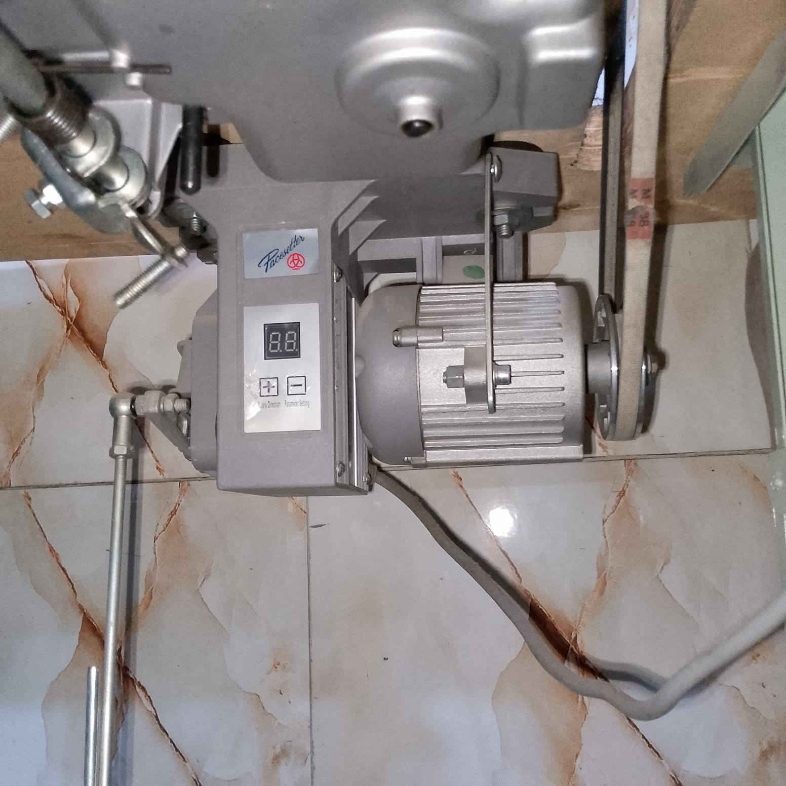 مكينة برذر  صناعي جديدة استعمال قليل ماطور الكتروني السعر ٢٢٥ وبيها مجال  ***********
