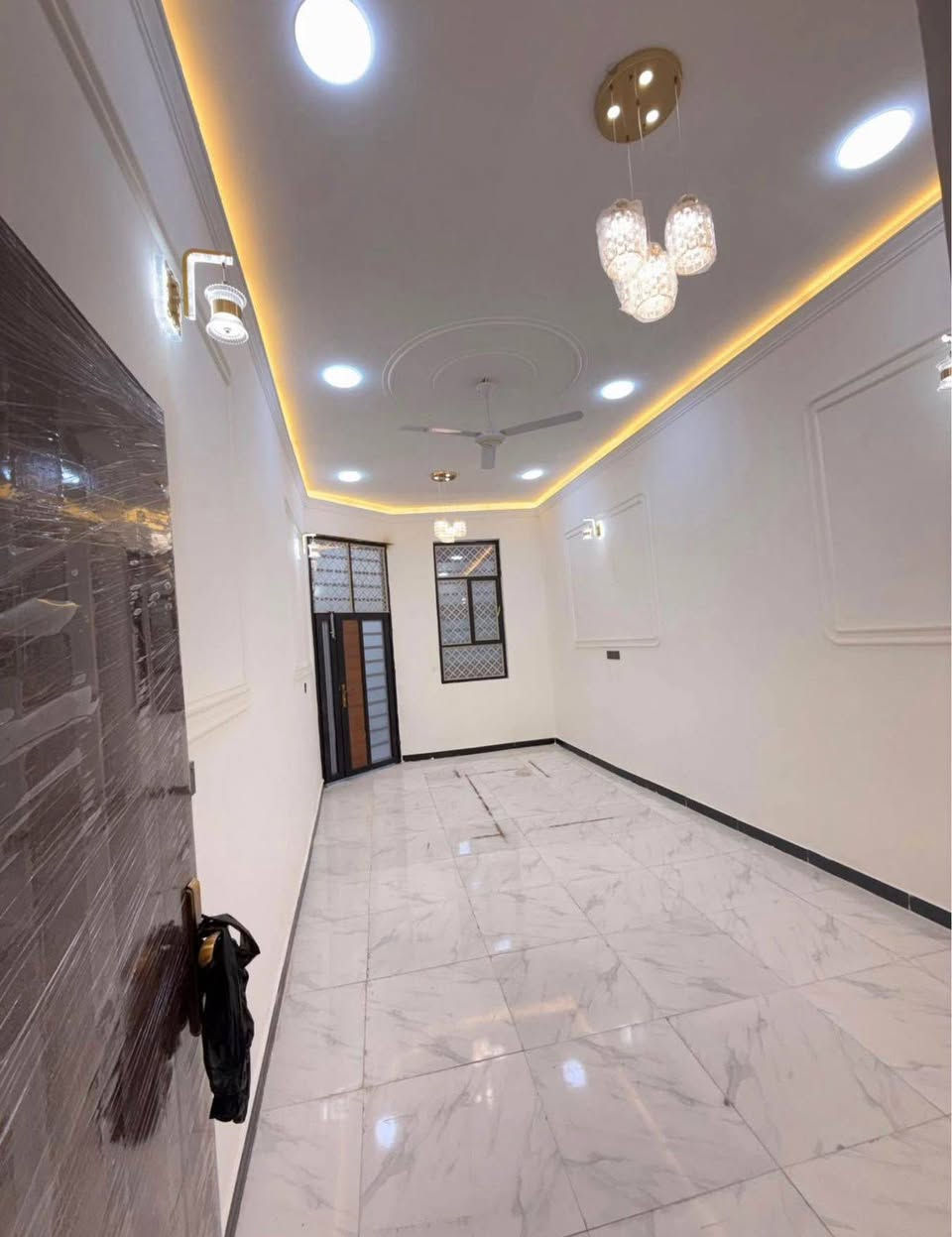 #اسعد_الله_أوقاتكم_بكل_خير👋⁉️

دارين  سكن للبيع ⛪️ بسعر بلاش 
بيوت حلوه مرتبه 

#مساحت كل بيت 150متر  بناء حديث بعده بل جيس

#يحتوي البيت على غرفتين نوم 
و ديوان 
و صاله 
و مطبخ 
و صحيات داخلي و خارجي و كراج سياره 
بيت كلش مرتب 

كافه الخدمات متوفره 

#جنس_العقار :: طابو صرف زراعي بأسم عراقي سند ٢٥ راعي لارض ساكن نفس المنطقه 

البيوت علا شارع تبليط 10 متر 🛣️

#العنوان ابو الخصيب  شارع ابو كوصره 
يبعد عن شارع ابو كوصره 20 متر

سعر كل بيت 90مليون  و بي مجال 
#للاستفسار الاتصال على الهاتف 📞📳*********** البصرة, العراق
