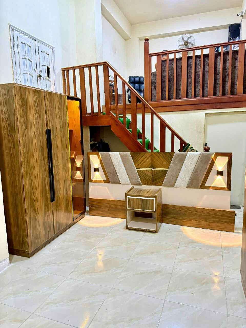 مكونه من دولاب150في220سم 2سرير120سم بالملل كمود برواز خشب ث روسي وكبس تشطيبها حلو جدا


**إذا كنت صاحب هذا الإعلان وتريد حذفه لأي سبب، رجاءا أرسل رسالة إلى الدعم الفني**