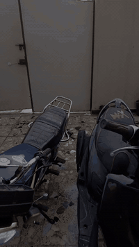 سلام عليكم. دراجه ايراني. سونك موديل 23  اربعه كير. دراجه نضيفه مكينه ما مفتوحه.  كهربائيات شغاله فقط الئشاير غير شغاله يمنه ويسره وعداد رون يرادله قمجي 
السعر 500 وبيه مجال لخوتي 
  العنوان بياع تقاطع درويش 
***********
