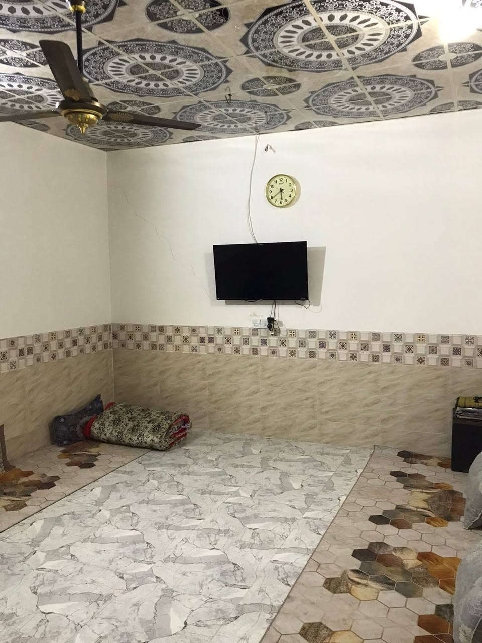 دار للبيع طابو زاعي المساحه 120 متر الواجها 8 متر النزال 15 شارع الشبانات قرب جامع السجاد قريب على شارع ابو مهدي المهندس استقبال ٦*٤غرفه٥*٤مطبخ٥*٤وصاله ٤*٣ ملاحظه البيت يباع مع الاثاث اي ستفسار الاتصال بالرقم واتساب  او مراسلة الخاص ***********
