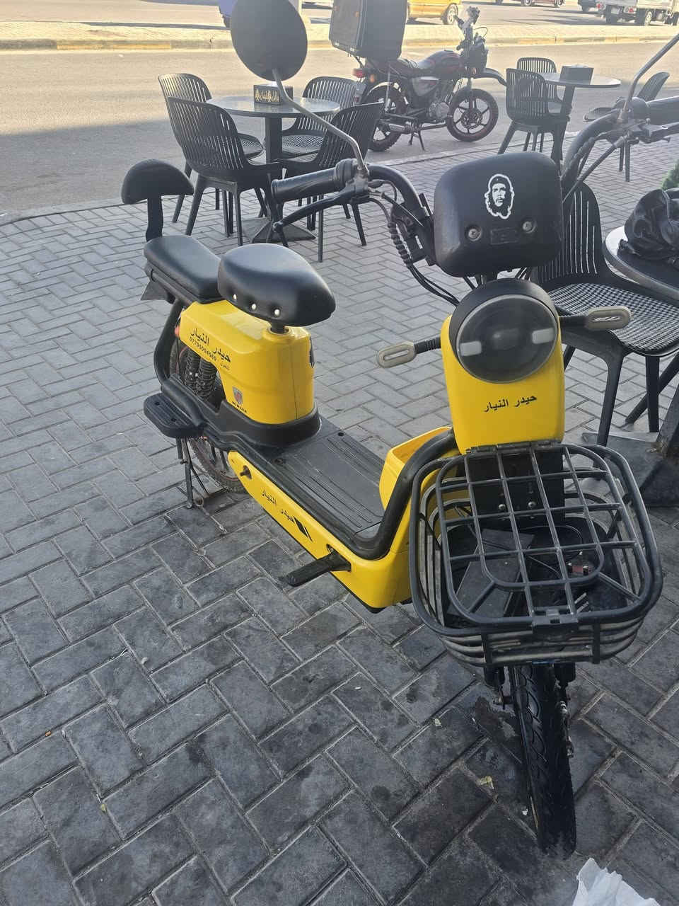 دراجه شحن لون اصفر نضافه80%
ما بيه اي عطلات نضيفه. بيه نقص واير بريك 
مكاني البصرة القبلة حي الجامعه 
رقم للتصال ***********
السعر 300
