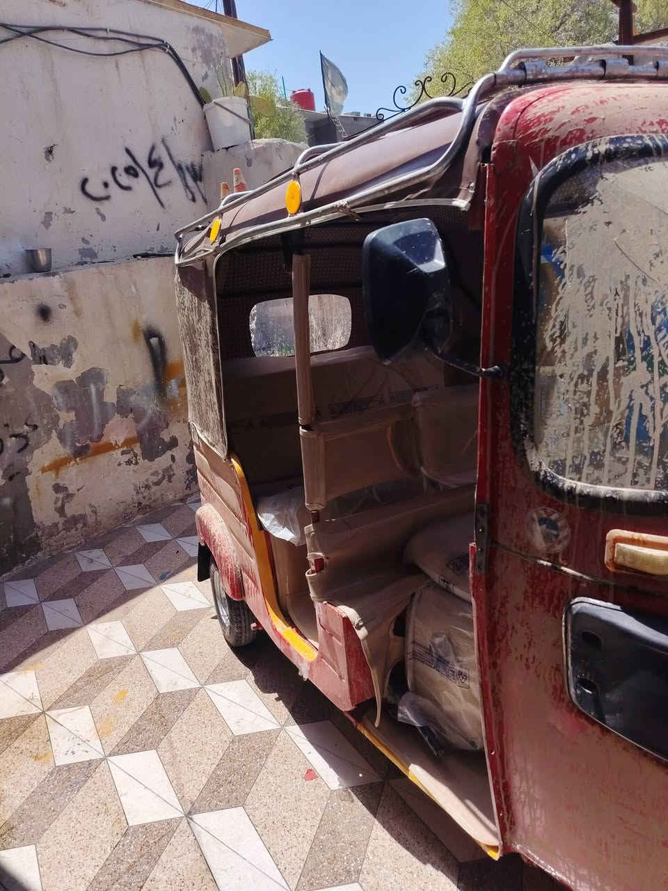 باجاج 2019 شهر1 رقم وسنويه انكليزي تكتك معمره صبغ عام مكينه مفتوحه تكتك جاهزه السعر 4 و300 الشراي يتصل *********** مكاني البصره الحيانيه
