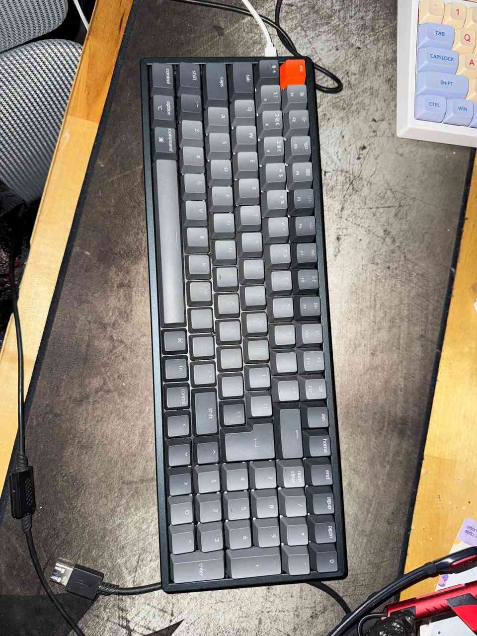 كيبورد كي كرون ميكانيكي مع سيوجات كيترون احمر و كي كابس PBT

يشتغل على اكثر من جهاز بنفس الوقت من خلال التحويل اثناء الاستخدام

سعره 40 الف

ومتوفر توصيل


**إذا كنت صاحب هذا الإعلان وتريد حذفه لأي سبب، رجاءا أرسل رسالة إلى الدعم الفني**