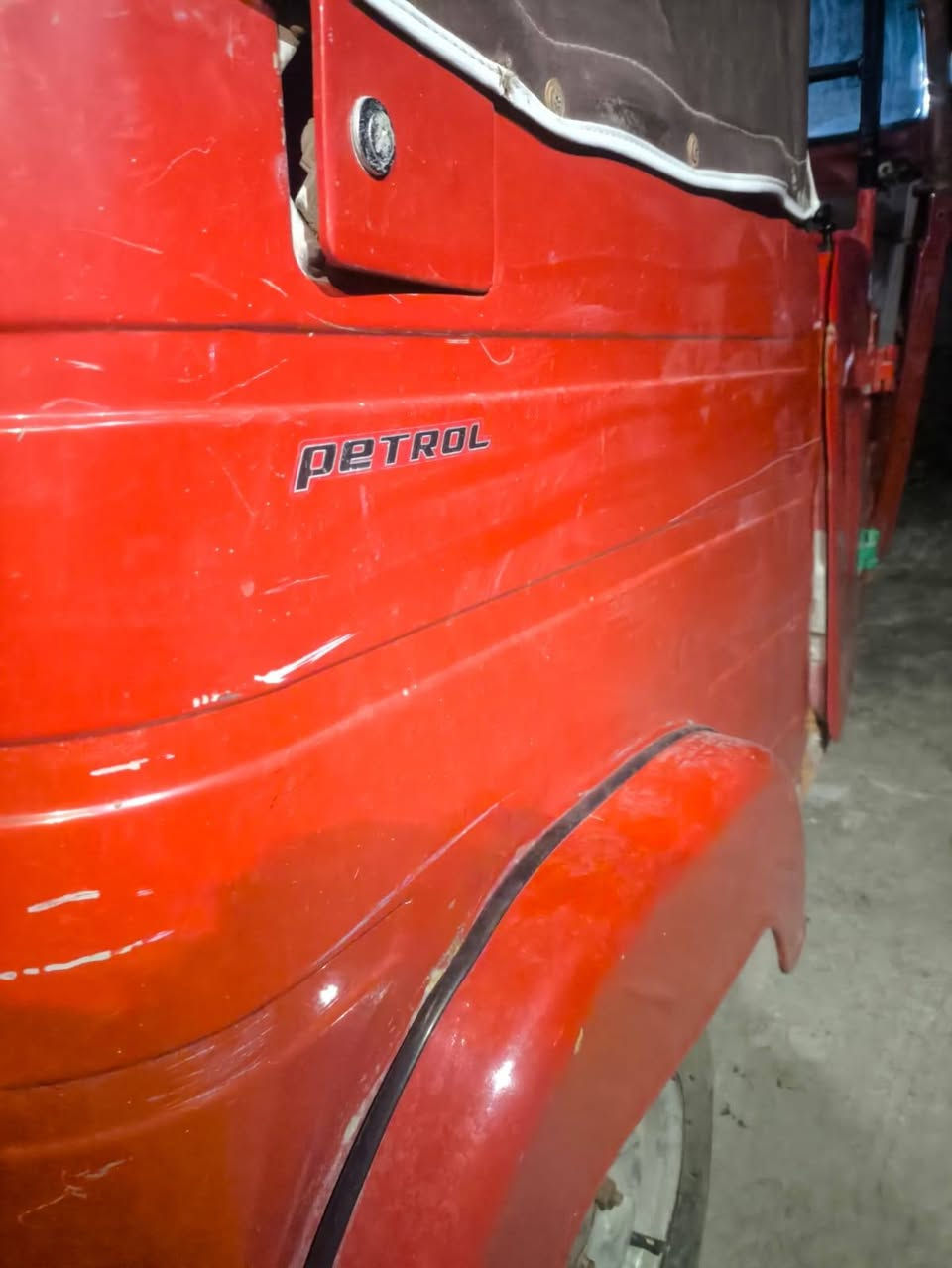 موديل 19رقم وسنويه مداور ثاني يوم كشر كفاله من الصبغ ولمعجون جاهزه تنكر سويج وتطلع محرك مكفول من التنقيص ولتبخير ونعومه من كلشي السعر 4100وبيه مجال حك الجيه ***********عنوان ناصريه سوق الشيوخ
