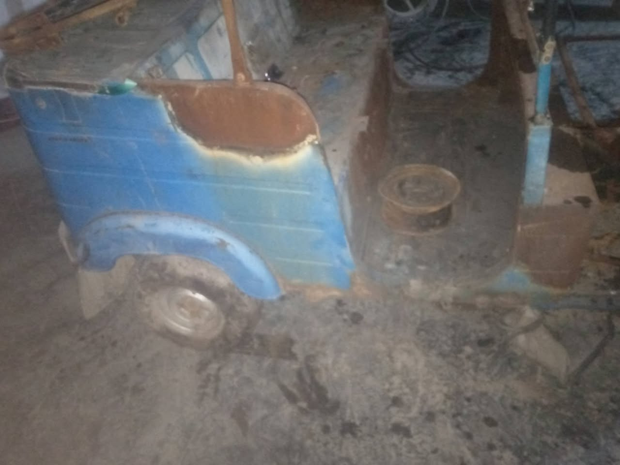 تكتك 20  محتركه وراق

كامله مكينه مكفواله ماليحته 

نار  سابقن مكفواله كفاله عامه 

شراي يخابر ***********

ويراسل هم متواجد مكاني حي طارق
