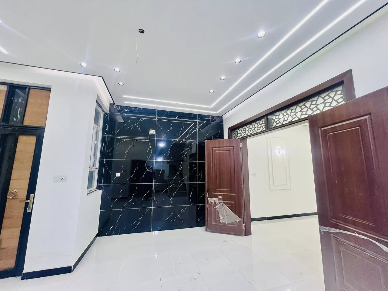 محبي الأناقة والجمال! 🏡 فرصة لا تعوض! منزل بمساحة 150 متر مربع للبيع بسعر مغري جداً 💸💸!
الموقع: النجف، ملحق قرية الغدير 🏛.
للتواصل والاستفسار: *********** 📞📞. لا تدع هذه الفرصة تفوتك!
