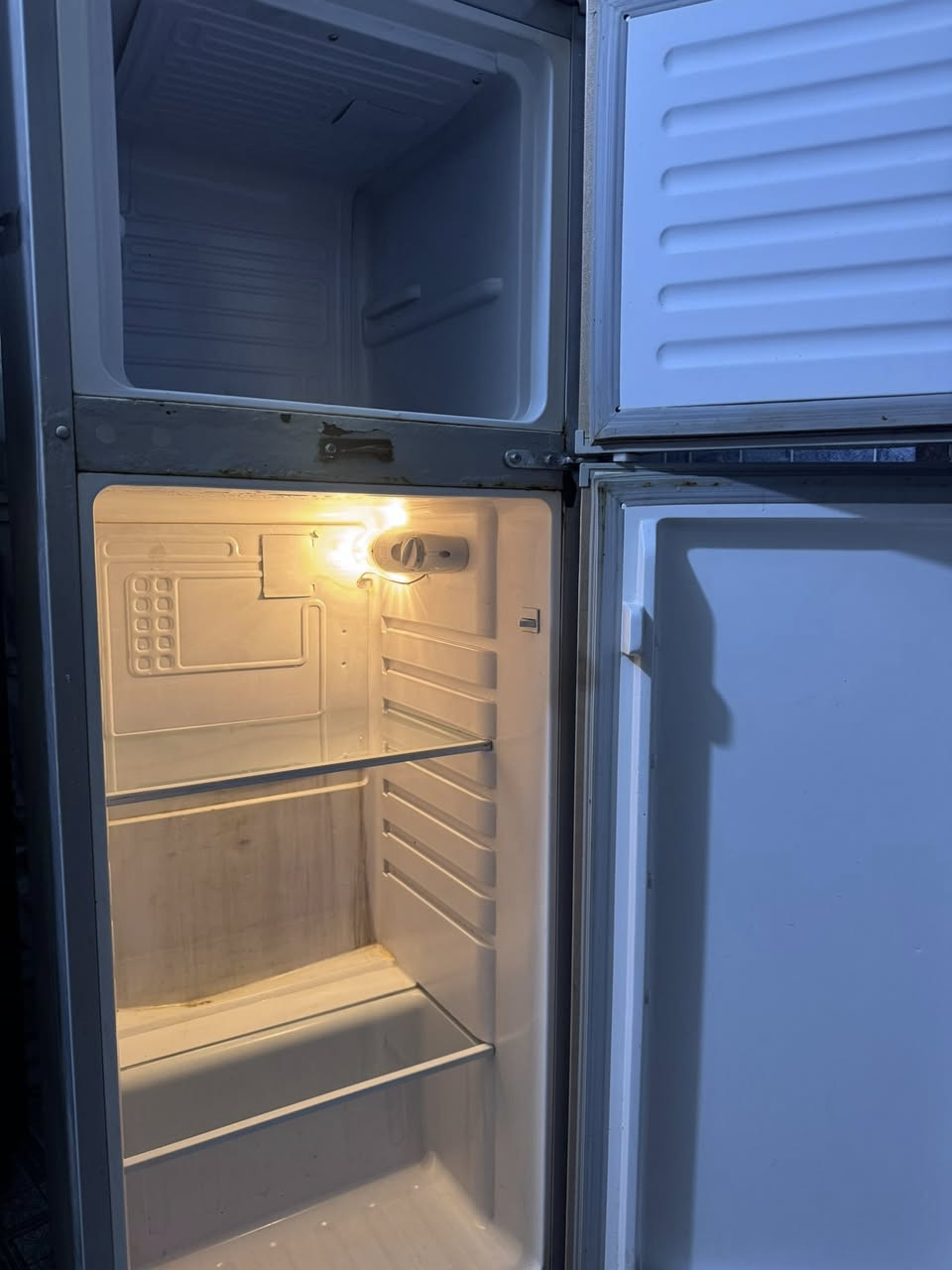 ثلاجه ماركه شارك للبيع نظيفه ما بيها اي خلل السعر 150 قفل بدون مفاصله و بدون احراج بغداد حي العامل


**إذا كنت صاحب هذا الإعلان وتريد حذفه لأي سبب، رجاءا أرسل رسالة إلى الدعم الفني**