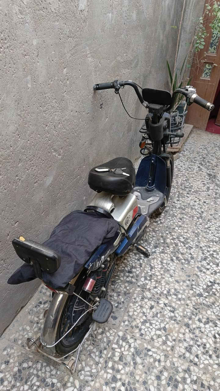 السلام عليكم
دراجة شحن للبيع مستعملة بيها جم عطل
اعطالها:
البطارية كاعدة
بدون بريكات
السعر  ٢٠٠ الف وبيها مجال
مكان النجف الاشرف حولي شارع ٣٠
الشراي خااص


**إذا كنت صاحب هذا الإعلان وتريد حذفه لأي سبب، رجاءا أرسل رسالة إلى الدعم الفني**