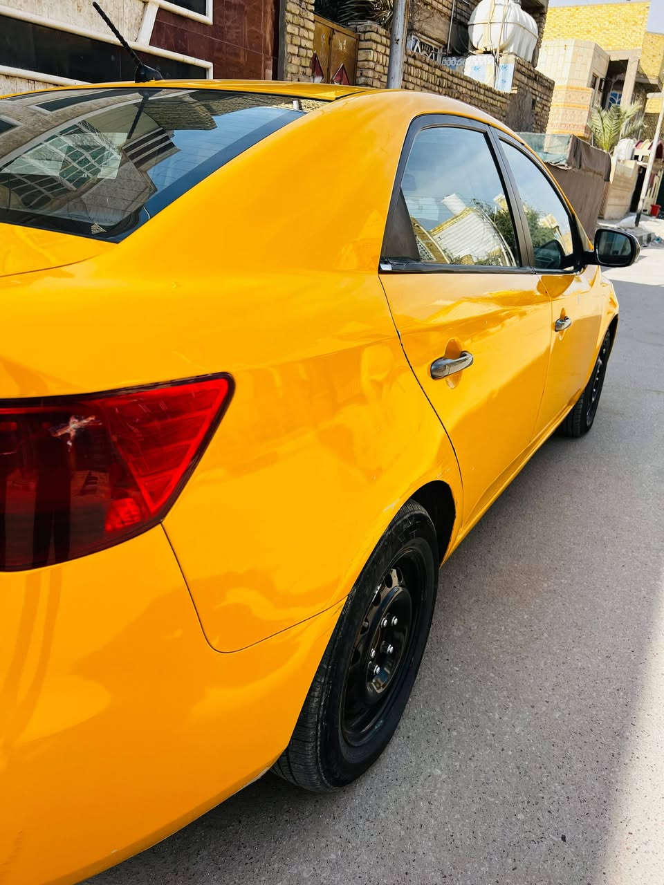 السلام عليكم.....
سياره فورتي للبيع موديل 2013 
بأسمي سنويه انكليزي 
طخم تاير جديد 
حداديه 60%
باقي التفاصيل اتفضل خاص ***********
السعر / 95 وبيه مجال للشراي !
