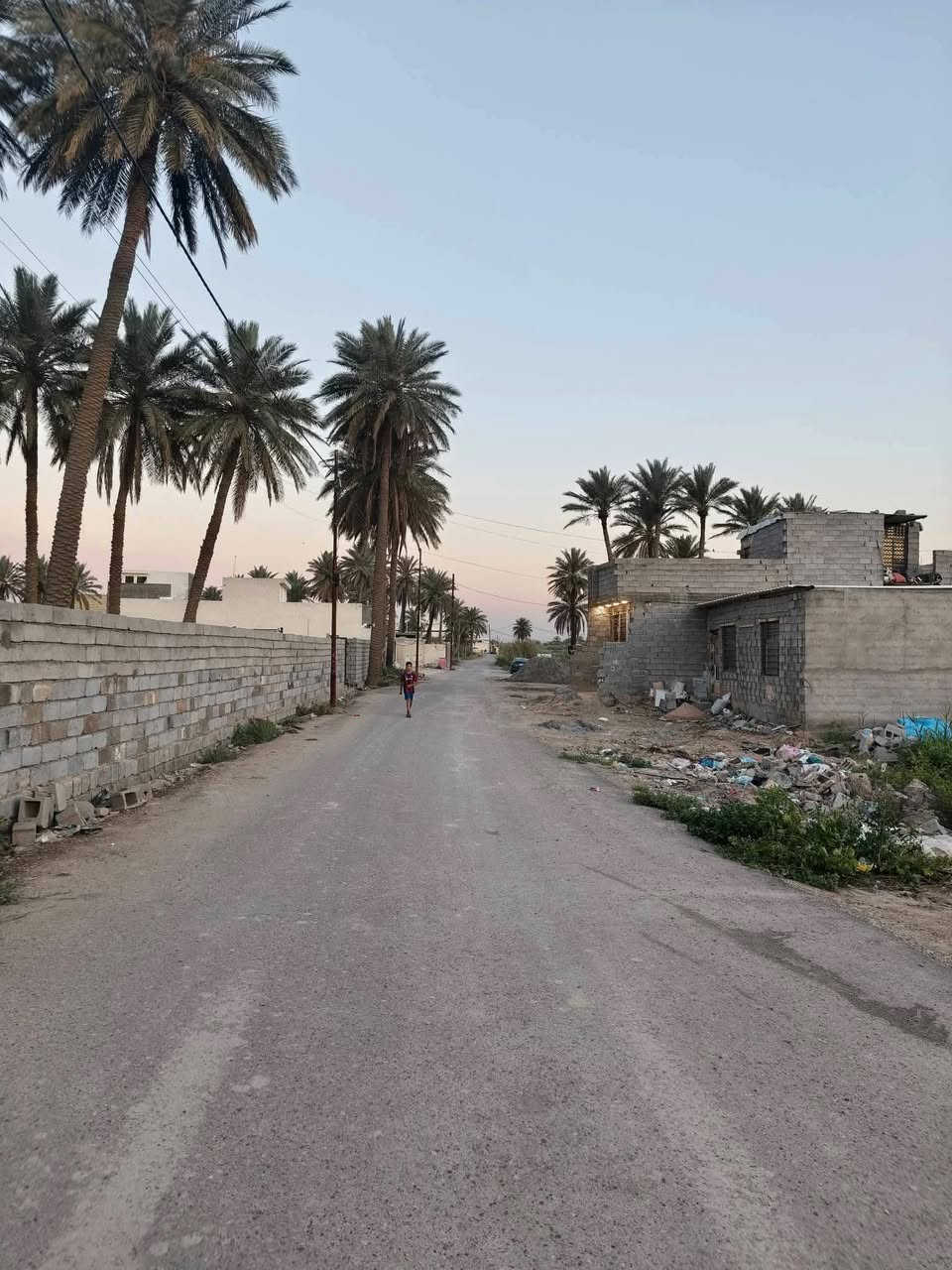 سلام عليكم
قطعه ارض للبيع الدوره هوررجب شارع البدخيل 
مساحه 104م واجه 8 ونزال 13 الاستفسار اتصل 
***********
***********
