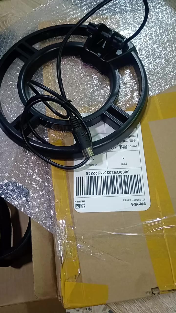 هاذه جهاز كاشف المعادن ولذهب امزون لوك مامستعمل جديد توصيل اي محافضه السعر ٧٥ معه التوصيل ***********.  *********** اتصل
