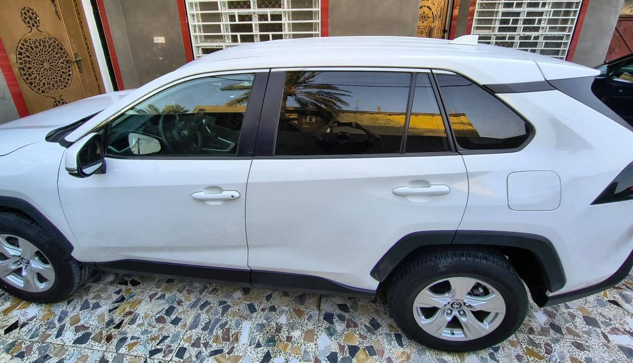 2024 Toyota RAV4 LE 4WD 
للبيع تيوتا راف فور 2024
وارد امريكي
ماشيه 4 آلاف مايل يعني تقريبا زيرو
الضرر الضربه بالويل ومبدل فيها جاملغ ودعاميه وشويه تصليح شطحات بالجوانب
الموصفات 
محرك بانزين 2500
تحكملت القيادة ECO, NORMAL, SPORT SNOW, MUD & SAND, ROCK & DIRT
مساعد قيادة
كامرة خلفية 
زاوية عمياء
مثبت سرعة
رادار امامي
Car play & Android auto 
السعر 250 وبيها شوي مجال
رقم الهاتف ***********
