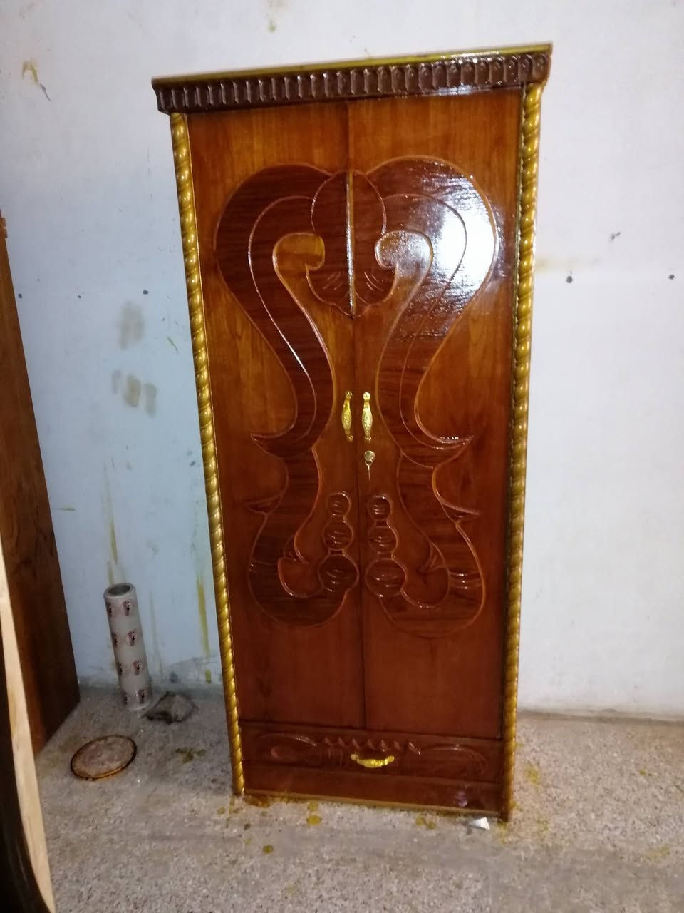 السلام عليكم غرفه للبيع ٦باب طابقين توصاه صاج داخل خارج ظهر جرجوبه صاج نظيفه جدا السعر ٧٧٥ الف وبيه مجال العنوان بعقوبه كاطون الرازي شارع ابو رباح قرب مرطبات لسيد مزاد ابو كرار الغريباوي ***********
