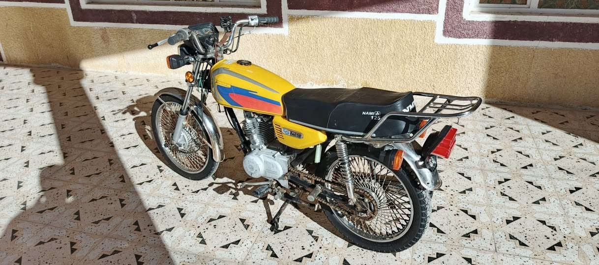 سلام عليكم  دراجه ارشه مديل 18 اوراق اصولي  دراجه نضيفه مثل ما تشوف بعينك   مكينه جارده ومبدل ولفات وبوشه  سعر خاص هاذه رقمي  ***********  لا تراسني خاص ما ارد عليك
