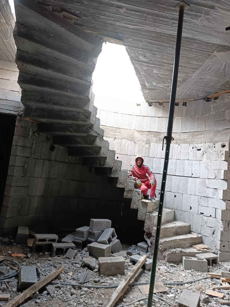 النجار. سيف المصلاوي
شغلنا. هندسي شرط
***********
