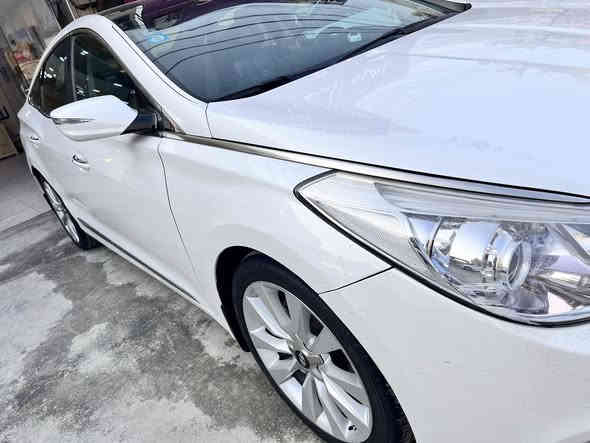 السلام عليكم 
ازيرا للبيع او المراوس حسب القناعة
2012 خليجي
بنوراما و بصمة تشغيل
محرك 2400 دوش
حساسات امامي خلفي
بردة خلفية كهرباء بلاديه
تدفئة وتبريد مقاعد
تحكم مقاعد كهرباء
تحكمات ستيرن لايت وبگ لايت لد
السيارة بيها طخة خفيفة جداً اسفل هلال الجاملغ الخلفي الايمن موضحة بالصور وبيها جراد بقبق الجنطة
عدى ما ذكرتهن بلادي
السعر 130 والمجال موجود 
مكاني بغداد ابي غريب 
***********
