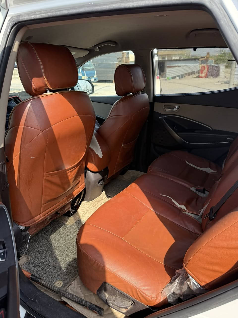 سلام عليكم
سنتافي 2015 ماشية 140 الف كيلو 
خليجي مكفوله من الضربه والصبغ 
والكير والمكينه كفاله سياره عليها اقساط على راعيها حاليا ما تتحول بس وكاله رقم بصره للاستفسار ***********
سعرها مناسب جدا 
بصمه 
شاشه زغيره 
كامره خلفيه وحساسات 
مري شفط 
مكينه 6 سلندر 3.3 دوش
لايت زنون عالي ناصي بلوجكتر 
ما ناقصها اي شي   
تخم تاير باتري جديد 
السياره استخدام شخصي بعدها جديده 
اتصلاو واتس اب 
***********
