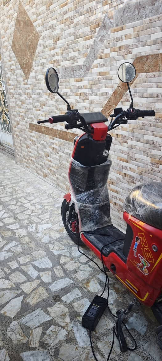 سلام عليكم 
دراجه شحن نوع R8 
مواصفات فول
نضام بك رجوع 
نضام وقوف 
بريكات خلفي وامامي 
بلوتوث 
اشاير خلفي وامامي 
5 بطريات جدد صارلي 5 ايام من بدلتهن وعل فحص 
زنون عالي وناصي
بصمه وسويج 
نشرات ريان منها بيها 
مكاني نجف حي السلام سعرها ب 350 ملاحظه الدراجه عل فحص 
رقمي لل تواصل ***********
