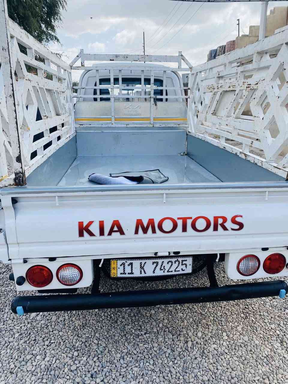 سلام عليكم كيا حمل 2017 سياره نضيفه البابين بيهم صبغ ربع او اقل صبغ محرك كير شاصي كله كفاله سياره نضيفه وخير من الله هزه جديده تخم تايرات جديد غلاف بدي جديد دوشمه جديده ***********
