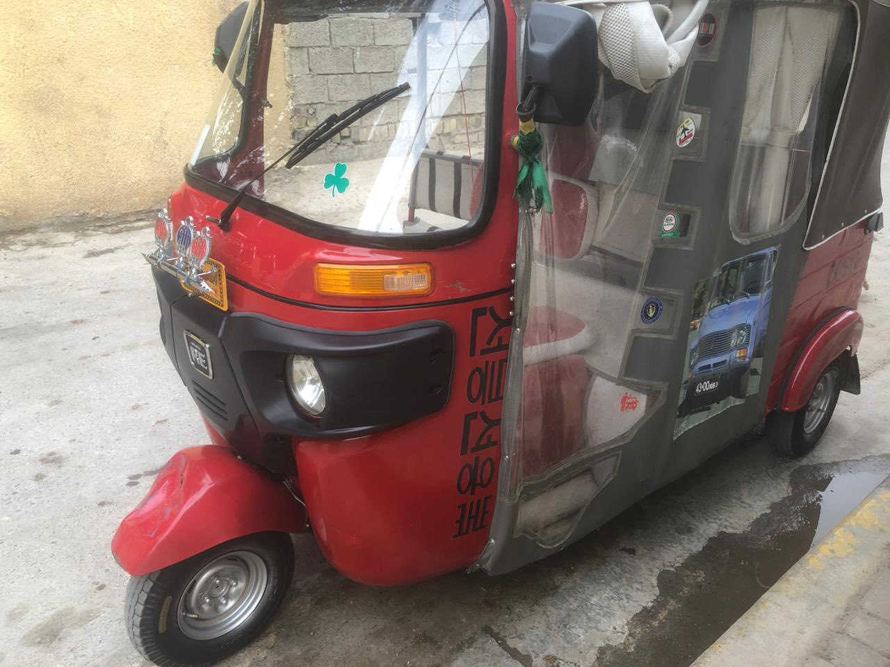 سلام عليكم تكتك مديل١٦ للبيع محرك عشرين جديد كهربائيات اكله شغاله تكتك معمره عام  تكتك نضيفه وحلوه اررواق اصوليه كامله  السعر ٢٨٠٠ وبيه مجال عنواني بغداد الزعفرانيه رقم ***********
