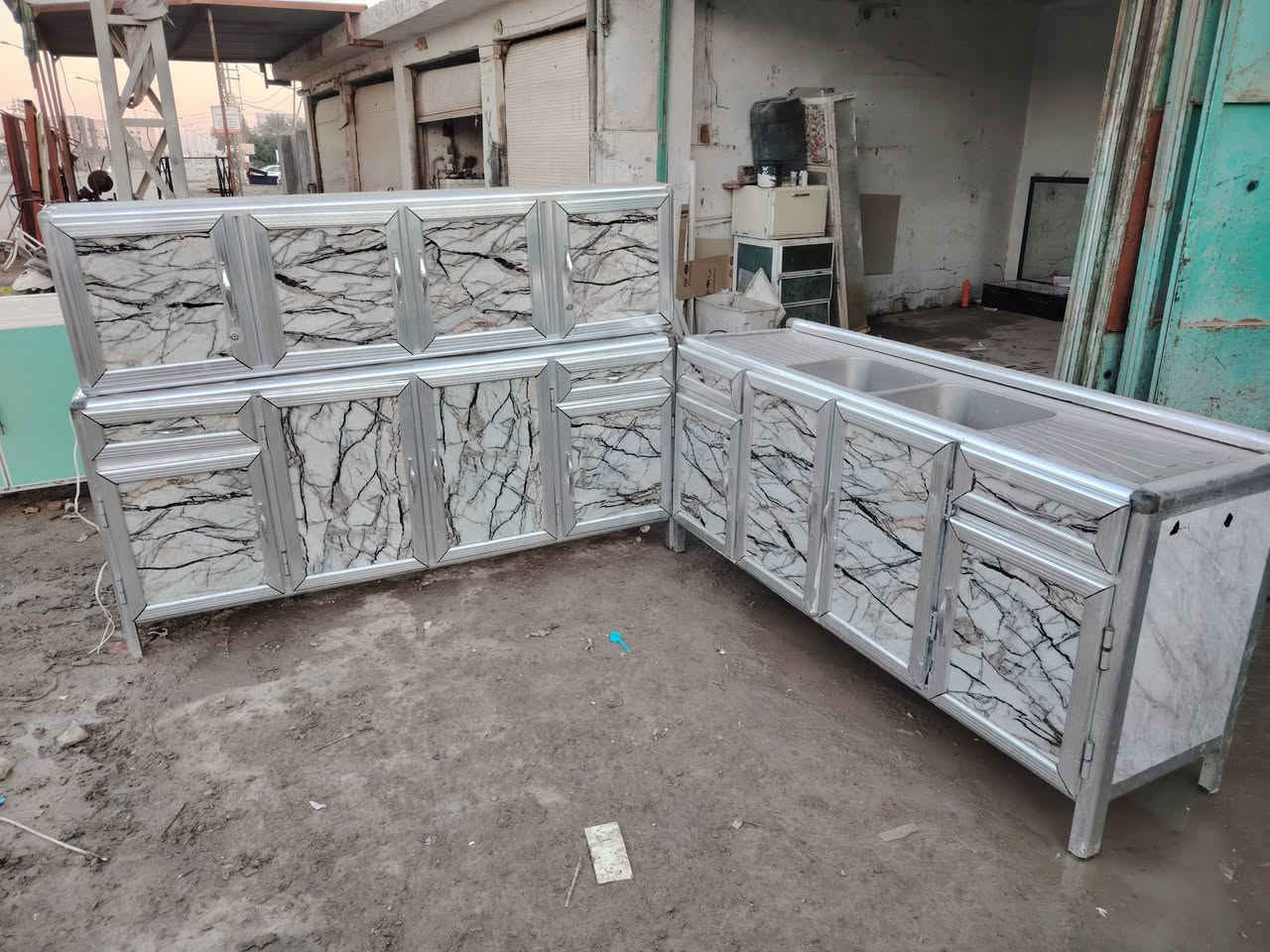 كونترات لبيع كلمن وسعره مكان حله ورديه خارج قرب مستشفى الكفيل وهذه رقمي *********** بيه وتساب ويرهمن مراوس
