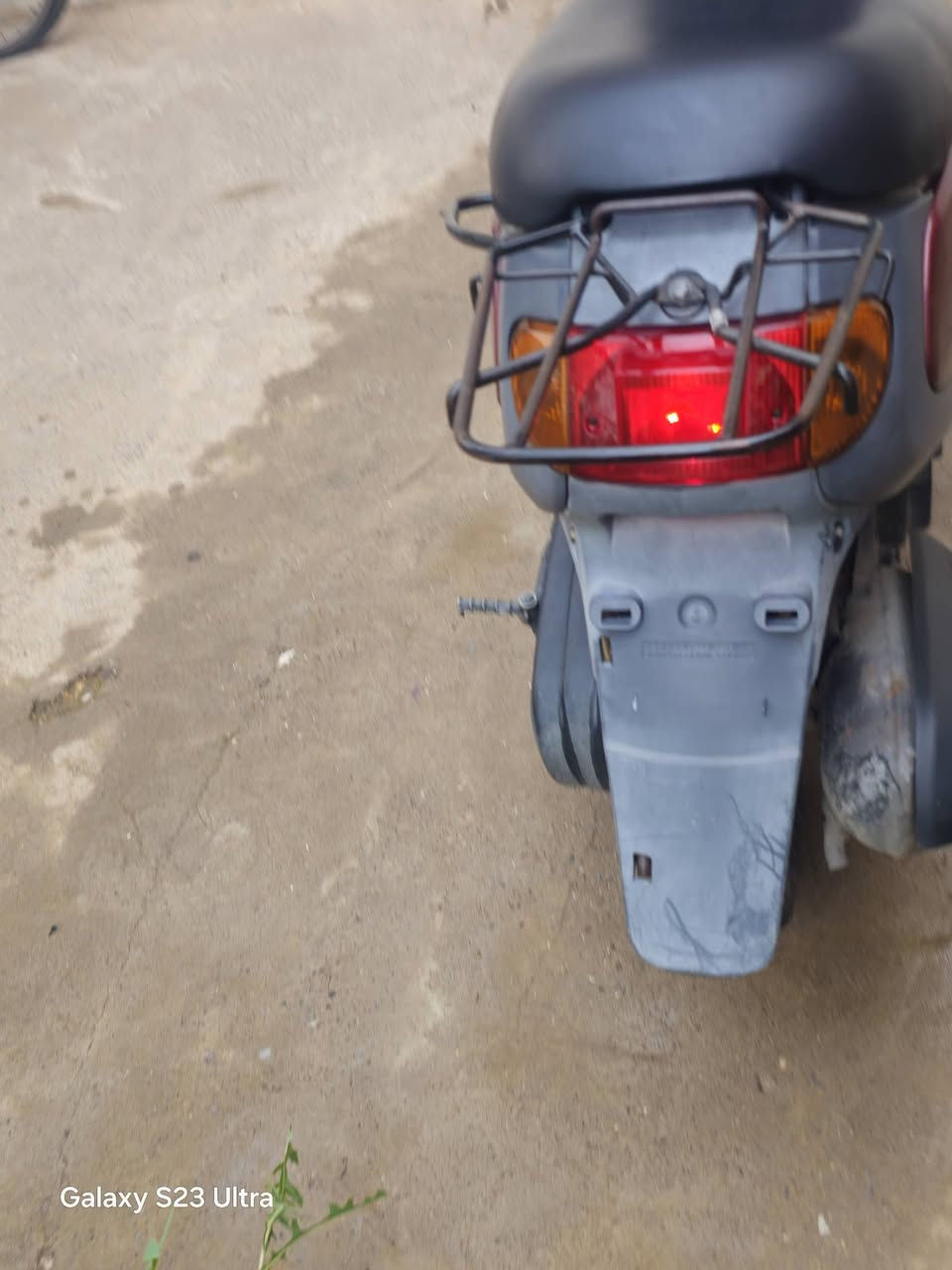 للبيع✅ ماطور شحن بعدو جديدد لوك ما ماشي هواي نضافه فول يشتغل سلف وهندر بريكات شغلات ثنينهم اشاره يمين ويسار كلو شغال مامفتوح بي برغي كلو شركه السعر 800الف شراي اكتب تم بل تعليقات وارسلك رقم موبايل *********** الرقم بي واتساب

