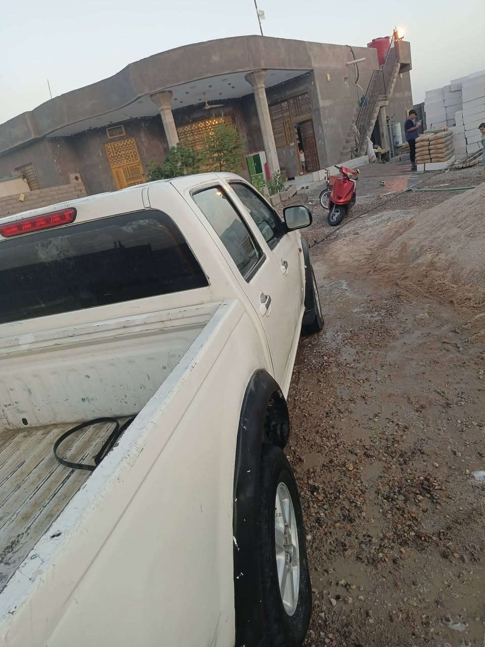 لوف للبيع موديل 2005 مزاد بغداد محرك بنزين محرك متسوبيشي الشد جديد ***********
