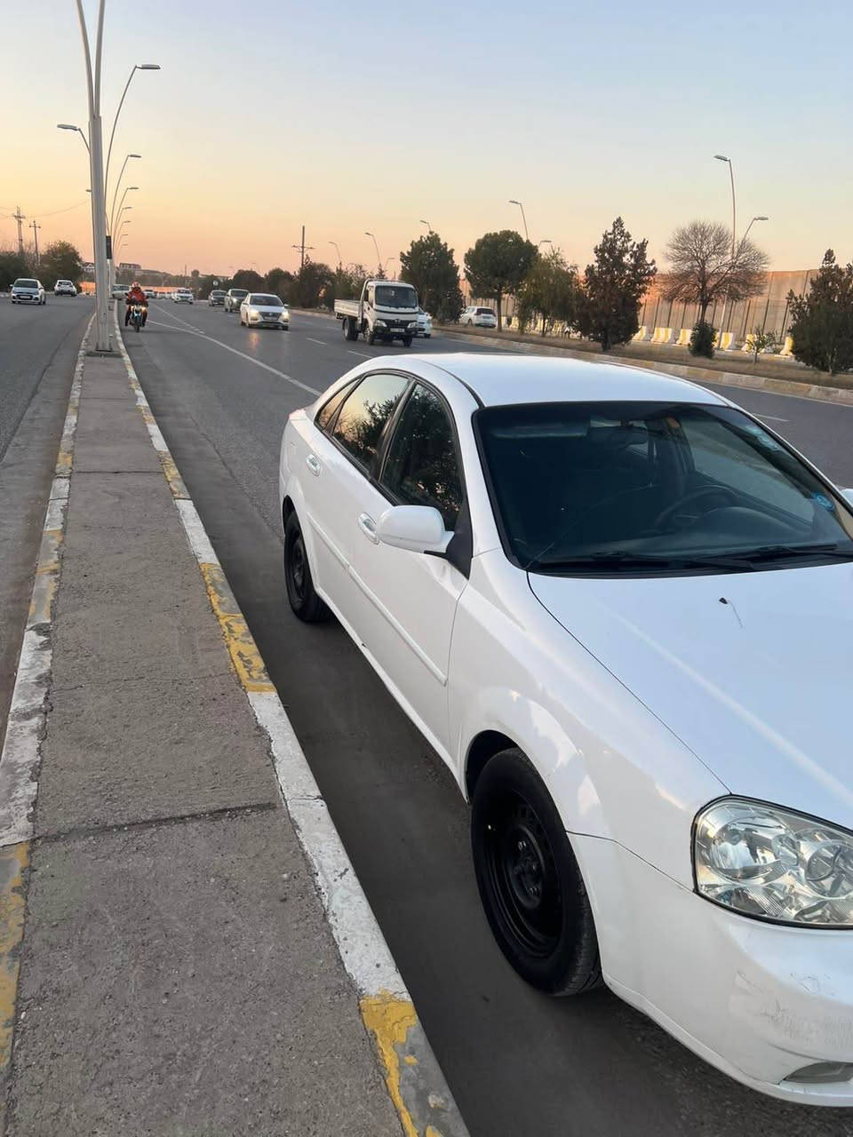 شۆفرلێت ئۆپترا مۆدێل 2013  سپی بەفری یەک پارچە و دۆسەی بنی لای سەیاق بەس سبوغە // سەیارەکە بێ مەسرەفە گێر و مەکینە و براوە و تەحویل و تەبرید سارد و گەرم بە شەرت بێ کێشەیە ناونیشان هەولێر                             
 رەقەم مۆبایل ….*********** أربيل, العراق
