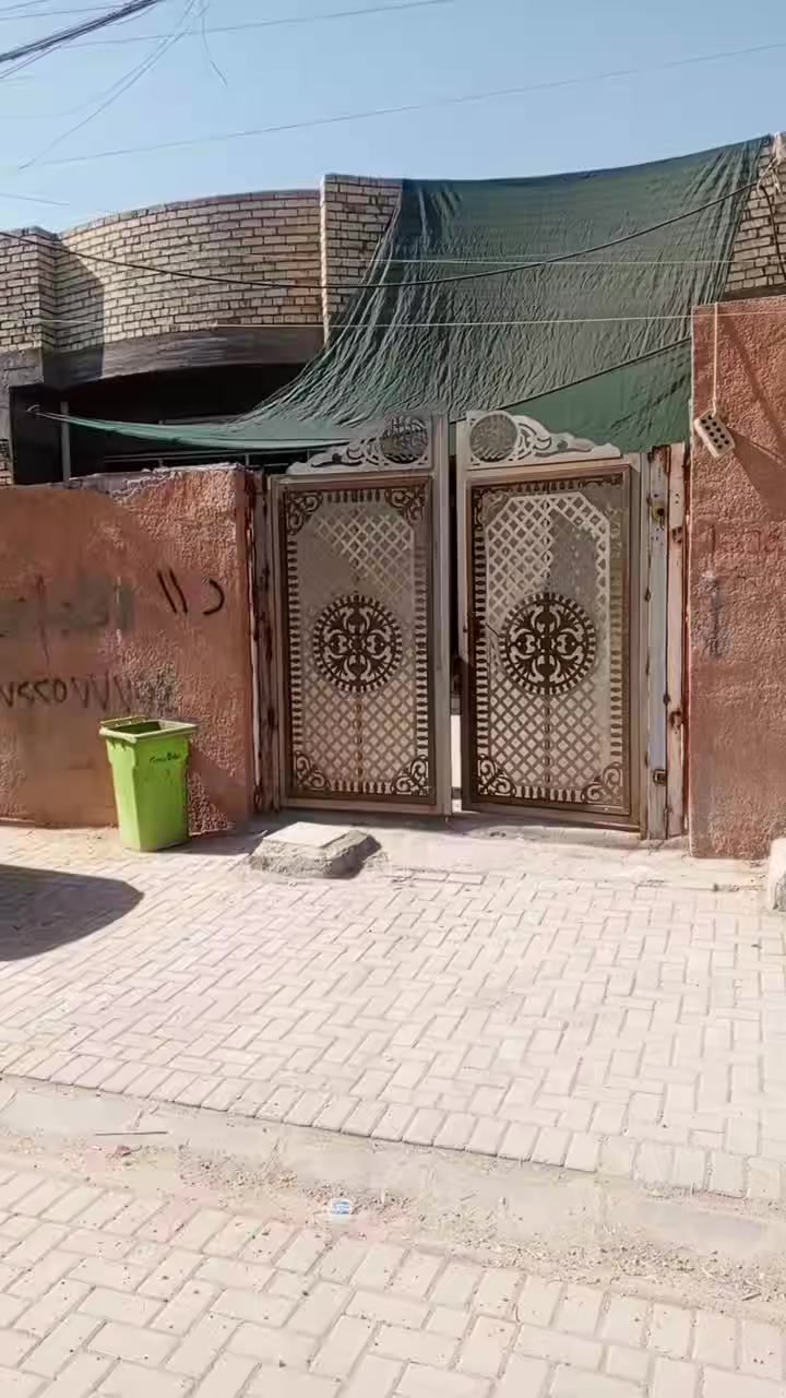 يعرض مكتب الباشا للعقار عن دار للبيع مساحه 220 طابو زراعي سند 25 واجهة 10 ونزال 22 شارع ابو علي فرع مصور مرتضى الرماحي البيت جديد البناء السعر 130 وبي مجال بسيط للاستفسار مراجعه مكتب الباشا للعقار ***********
