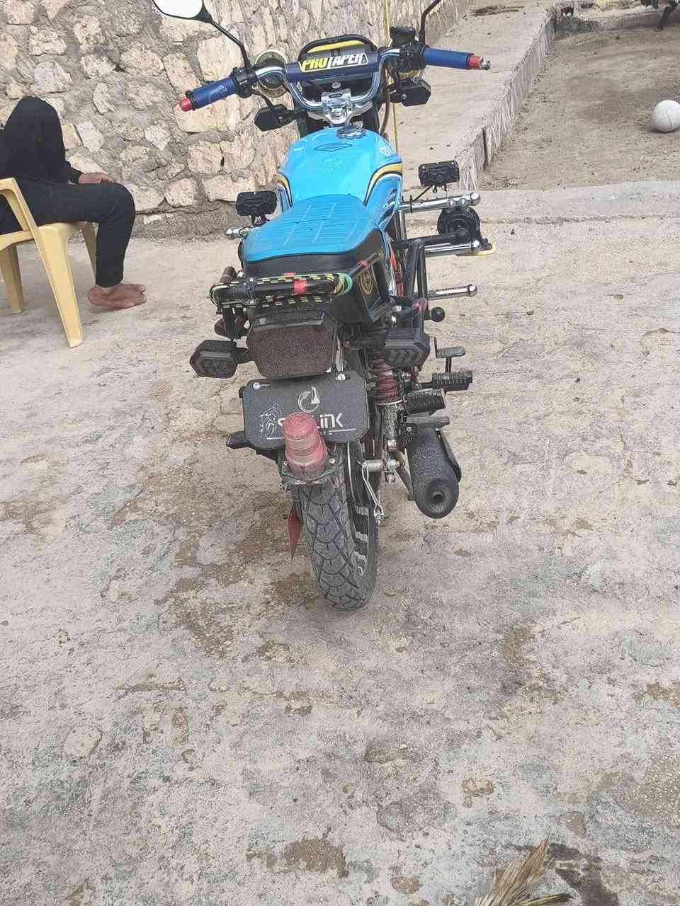 سلام عليكم مطور فول نضافه موديل 25محرك 200فول كملات ماشؤ الف 600سعر 985
بي مجال بصيط 
***********
