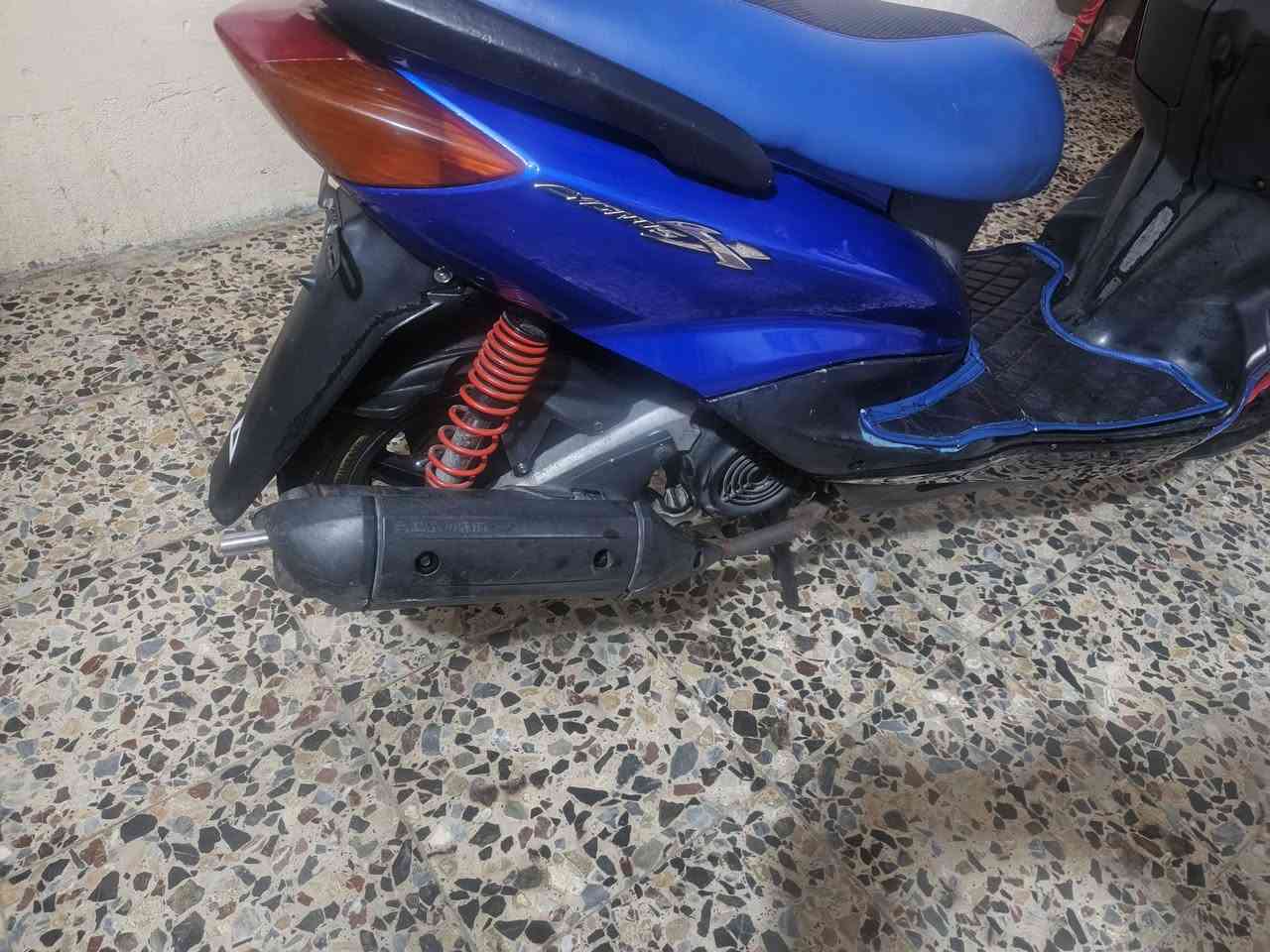 دراجه سكنس نثيه جديده أي نقص مابيه دراجه كفاله مكينه ناعمه ما مفتوحه شلعه ومعدل ألف ما اذب عليه السعر ٥٠٠ العنوان بغداد الحرية ***********
