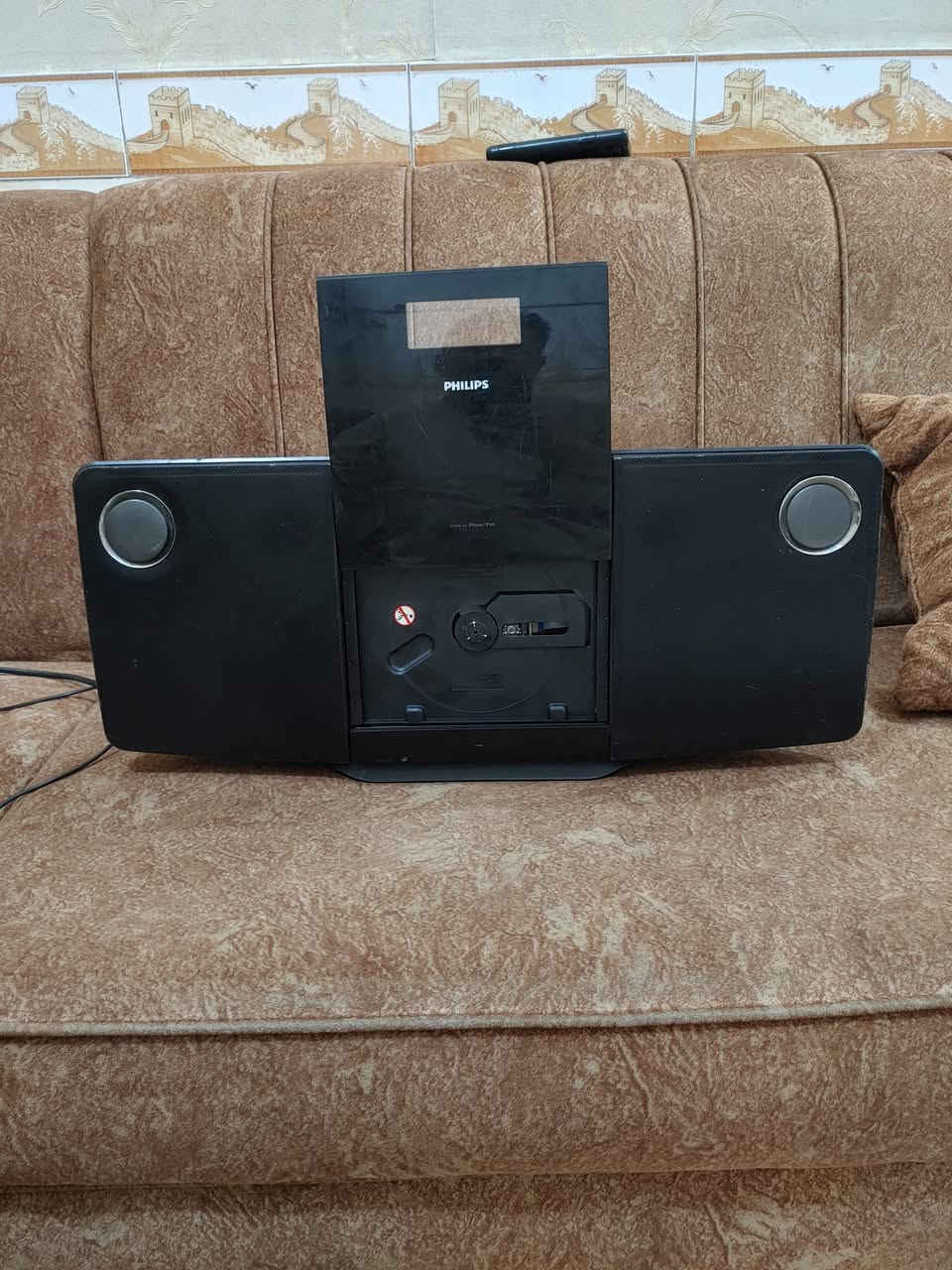 جهاز صوتي. CD. فلاش. AUx
ايباد.    من ماركة فلبس.  اصلي من سفان 
كويتي.   السعر.  45 الف. 
الجهاز شغال بالكامل. 
للتواصل ***********.  
مكاني البصره.  يوجد توصيل عام
