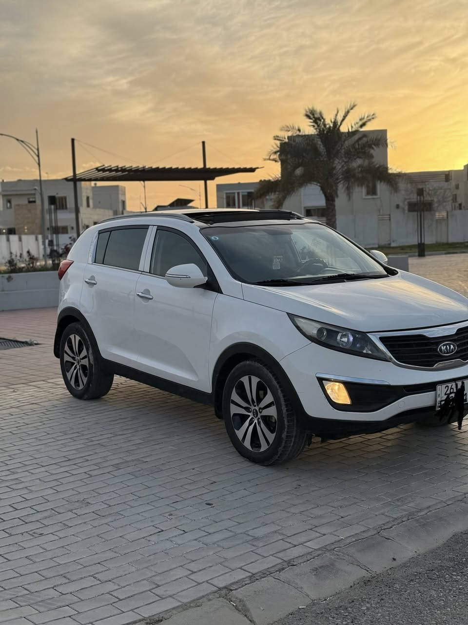 سلام عليكم
 كيا سبورتج موديل 2011 خليجي لون ابيض شرط  التحويل والغرامات✅ 
رقم جديد 
مكفولا كفاله عامه حتا الدعاميات 
والفحص مرفق بالمنشور 
السعر (132) وبيها مجال
محرك 2000 دوش المرغوب محرك وكير شرط
فول مواصفات 1/1
سقف بانوراما سلايت روف
5بصمات 
اشارت ترحيب 
كشن كهرباء 
تحكم ستيرن جيهتين 
بلاجكتور بلادي
لد امامي
كامره خلفيه
تبريد لمس 
مرايه شفط 
ويل كب كروم فراشه 
يدات نيكل بلاد
السياره جاهزه من كلشي تبريد تدفئه صدر جديد 
‎مكان السياره تكريت📍
***********
